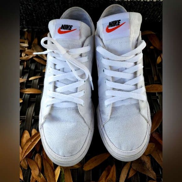 Woman's ll white nikes - Picture 2 of 10